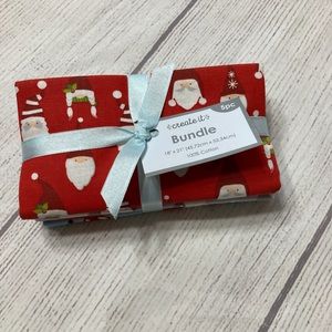 Santas 5 piece bundle of fat quarters cotton fabric-NEW